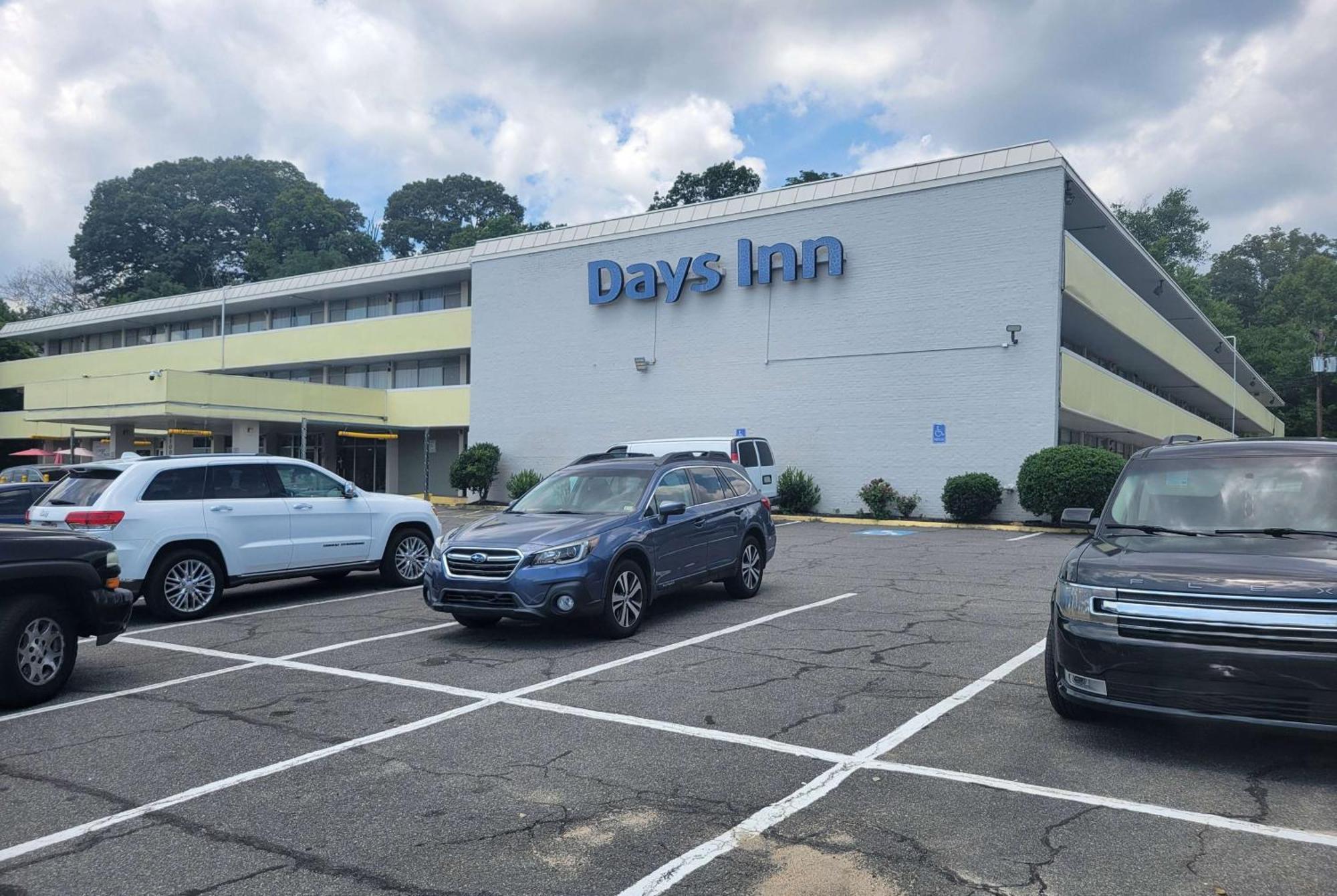 Staying Near Fort Willard Park: 4 Budget Hotels Compared