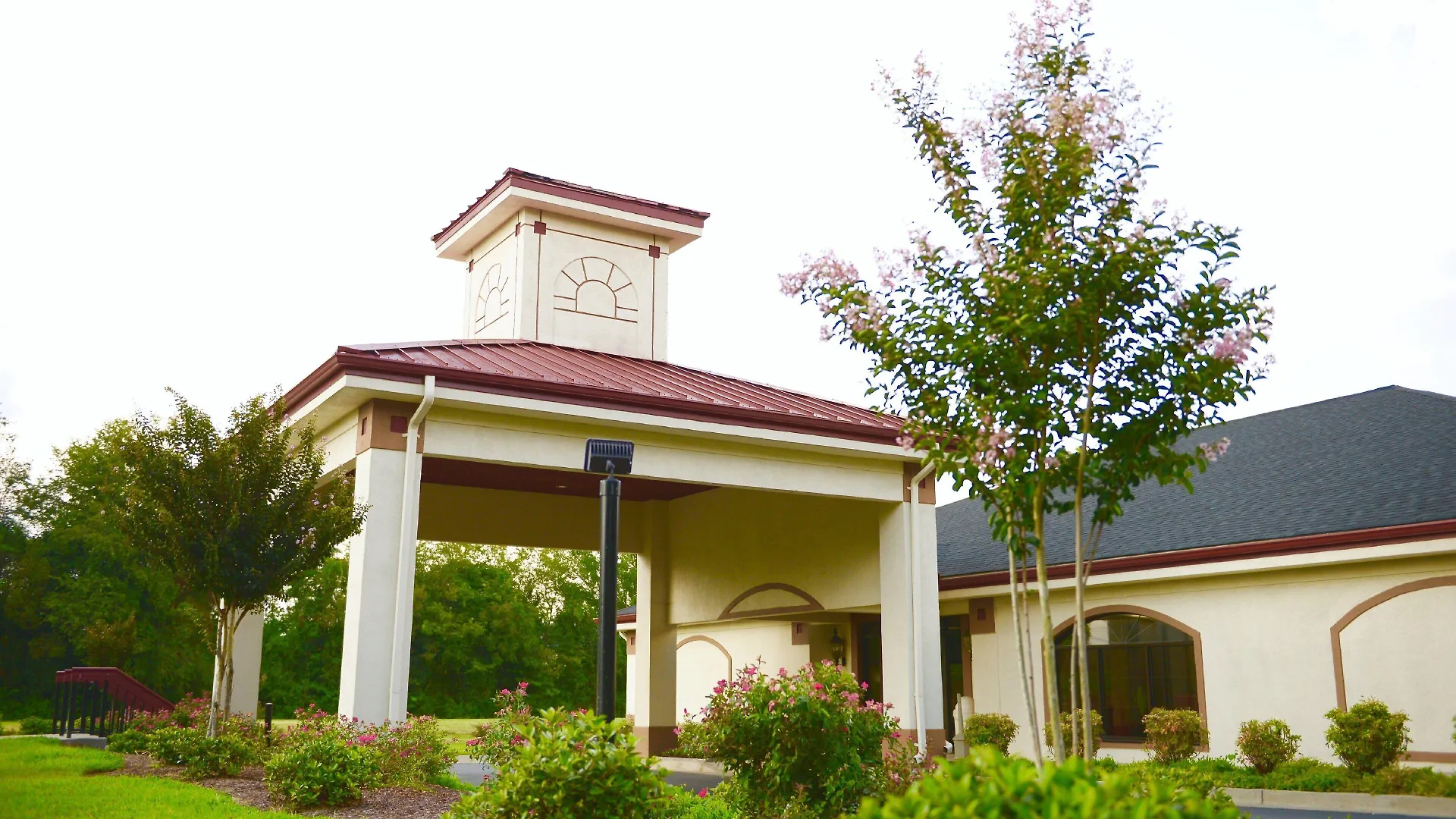 4 Budget Hotels Near Commerce Tanger Outlet Mall Worth Booking